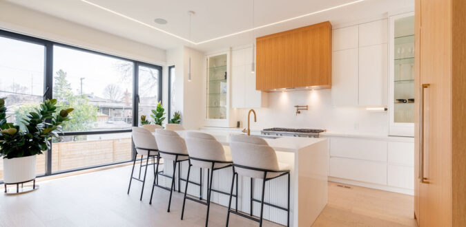 modern vs traditional custom homes